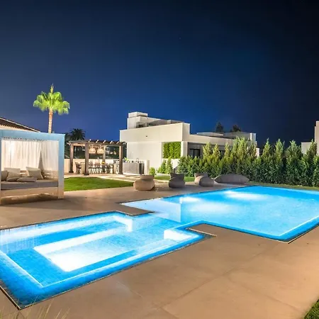 Macarena Villa *